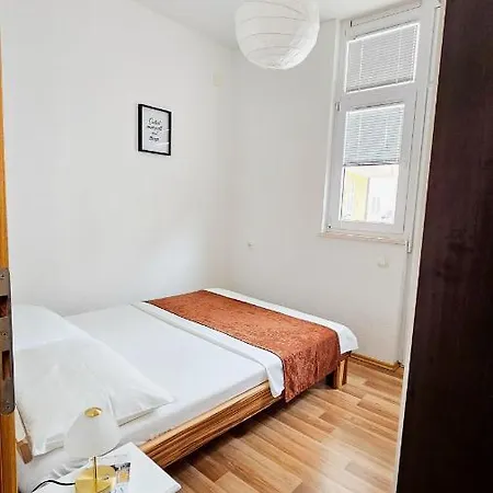 Cozy One-bedroom Apartment, 15 Minutes From Center Apartment
