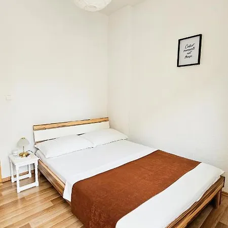 Cozy One-bedroom Apartment, 15 Minutes From Center