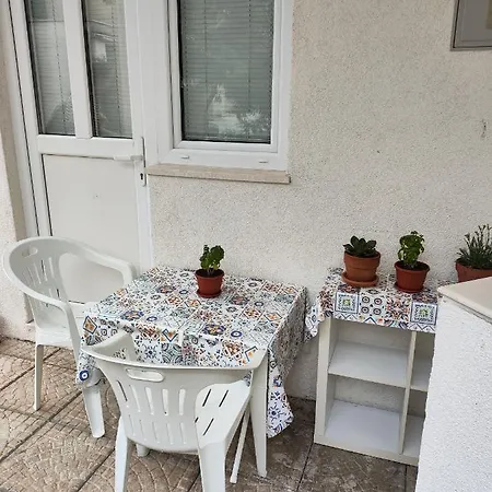 Cozy One-bedroom Apartment, 15 Minutes From Center Apartment *